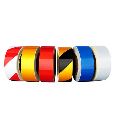 การประกาศเกรดสีสองสี เทปสะท้อนสีเหลือง/ขาว/แดง สติ๊กเกอร์สะท้อนสี Super Adhesive สําหรับความปลอดภัยทางถนน